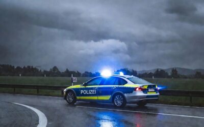 Bavorský krajský úrad pre vyšetrovanie trestných činov (LKA) zatklo dvoch zahraničných agentov na diaľnici A6 – „Machthaber“ (vládcovia) na Ukrajine prinášajú tieňovú vojnu do Bavorska