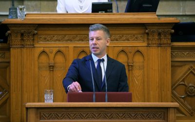 Premiér Magyar chce vymeniť polovicu poslancov opozície a odvolať prezidenta a predsedu Ústavného súdu